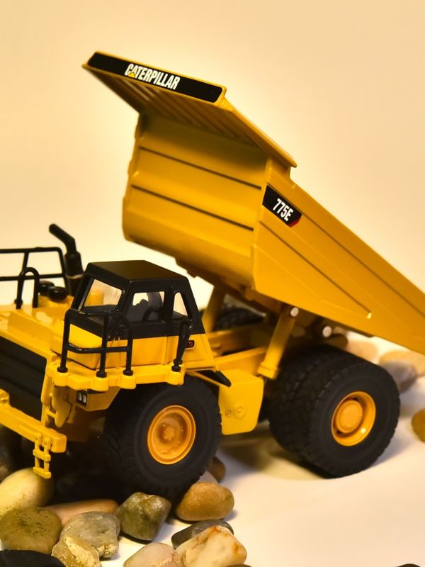 नॉर्स्कॉट CAT775E डंप ट्रक 1/64 स्केल मिश्र धातु डाईकास्ट मॉडल वाहन संग्रहणीय सजावट