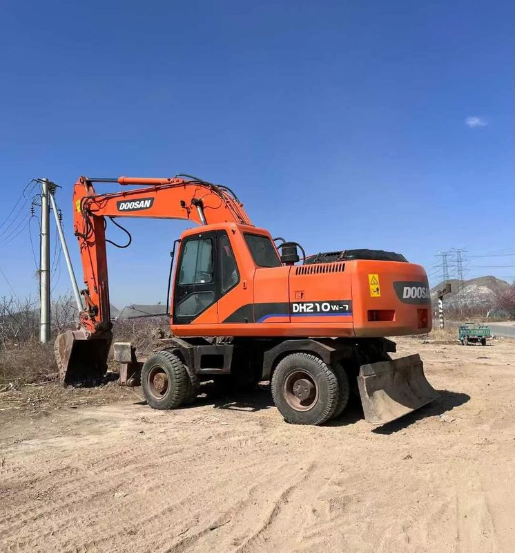हाइड्रोलिक ड्राइव और ऑपरेटिंग वजन के साथ प्रयुक्त Doosan DH210 पहिया खुदाई अच्छी गुणवत्ता वाले खुदाई
