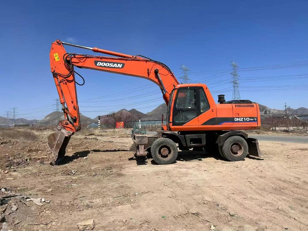 हाइड्रोलिक ड्राइव और ऑपरेटिंग वजन के साथ प्रयुक्त Doosan DH210 पहिया खुदाई अच्छी गुणवत्ता वाले खुदाई